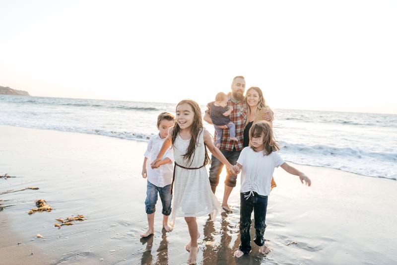 Familie mit vier Kindern im Familienurlaub All Inclusive