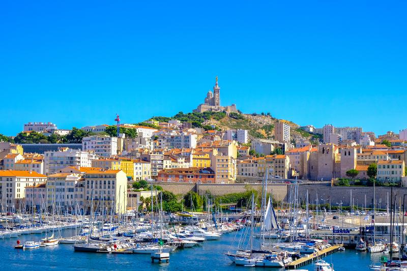  Ausblick auf den Hafen von Marseille im Familienurlaub Frankreich Mittelmeer