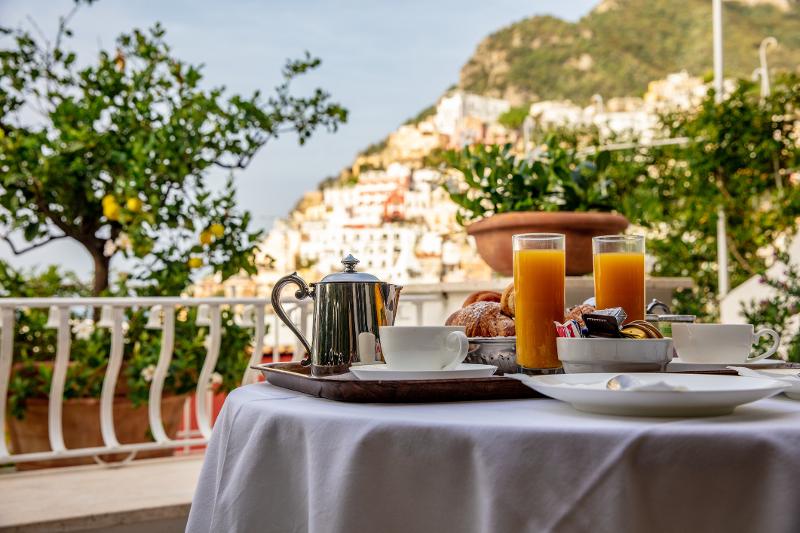  Gedeckter Frühstückstisch im Familienurlaub Italien All Inclusive