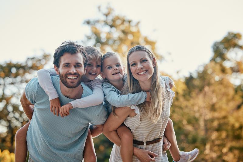  Glückliche Familie mit Kindern im Familienurlaub Polnische Ostsee günstig