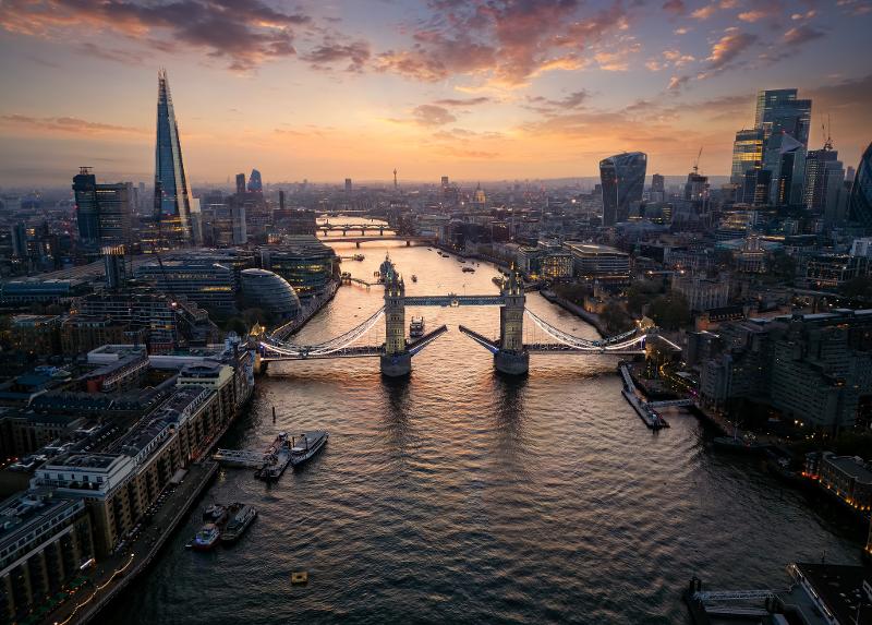  Aussicht auf die Tower Bridge im Sonnenuntergang im Familienurlaub Südengland