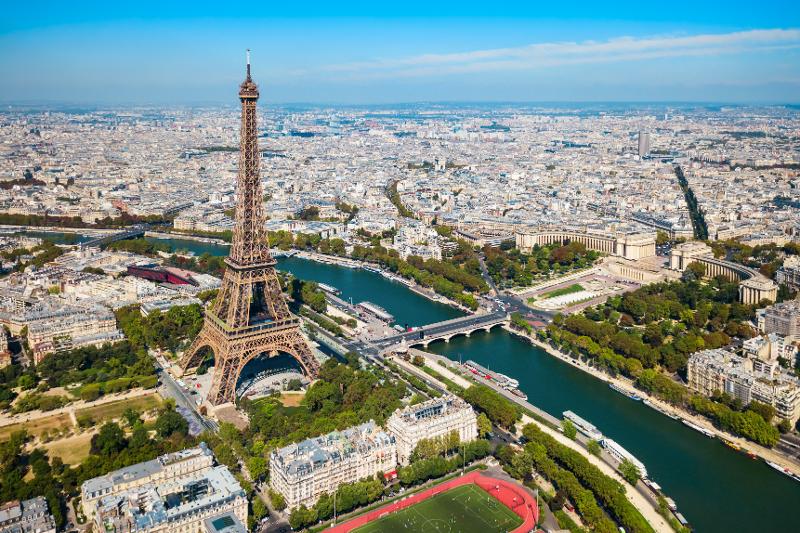  Ausblick auf Paris mit dem Eiffelturm auf Frankreich Reise mit Kindern