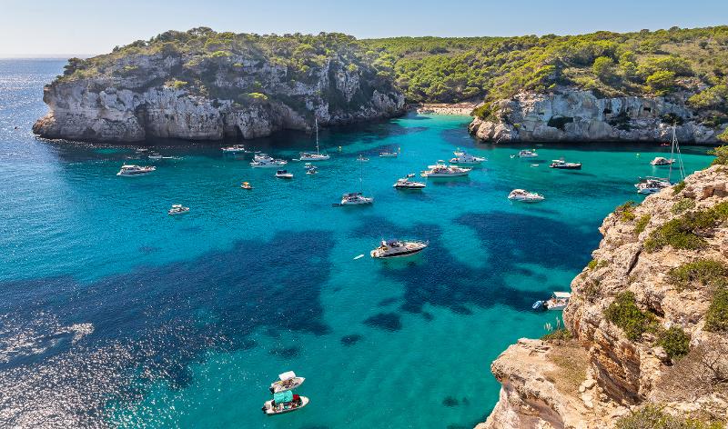 Ansicht einer Bucht im Menorca Urlaub mit Kindern All Inclusive