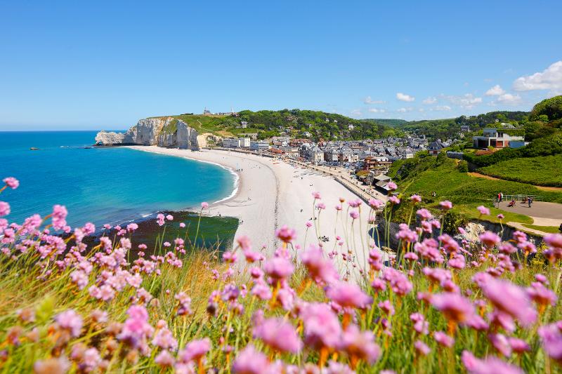  Heller Sandstrand am türkisblauen Atlantik von Natur umgeben im Urlaub in Frankreich mit Kindern am Meer