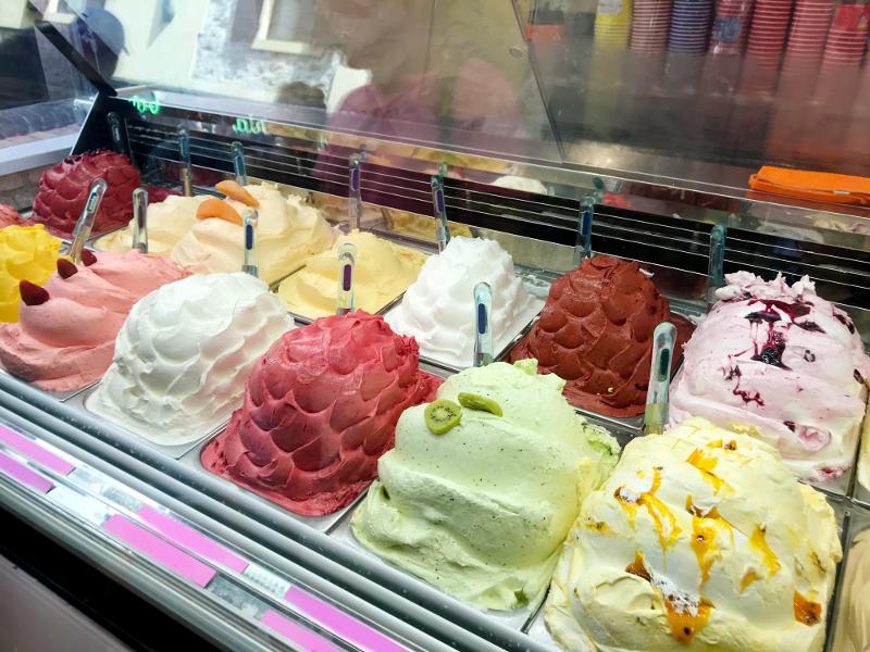 Ein Eiscreme- Stand im Italien Urlaub mit Kindern am Meer