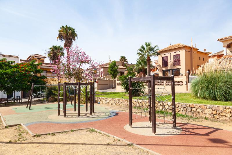 Im Urlaub mit Kindern Mallorca Hotel gibt es einen Spielplatz