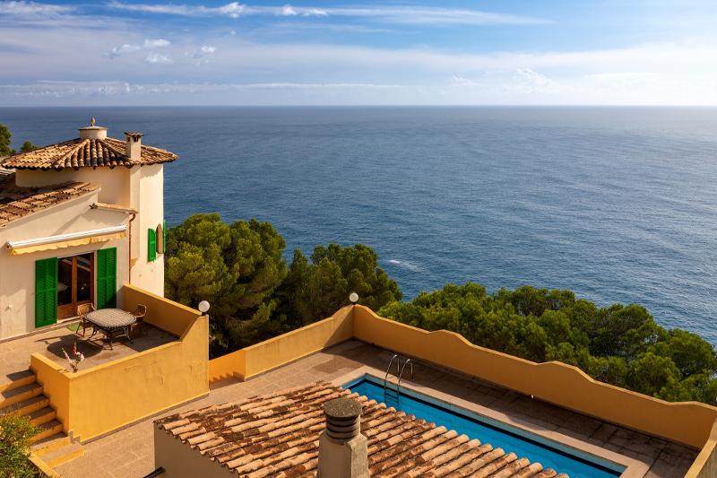 Blick aufs Meer von einer Finca im Urlaub mit Kindern Mallorca Finca