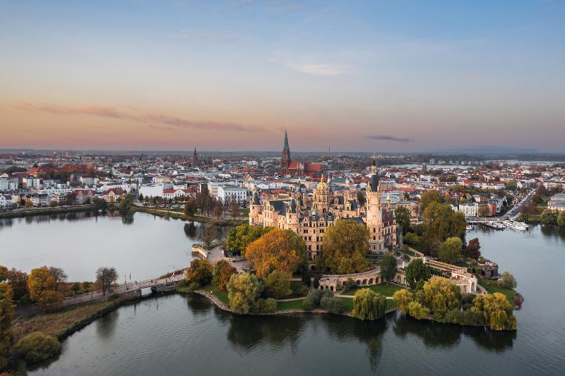 Blick auf Schwerin im Urlaub mit Kindern Mecklenburg-Vorpommern 