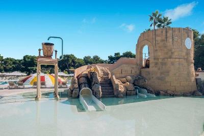 Kinderbadebereich mit Rutsche im Familienurlaub Spanien
