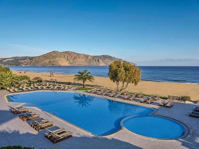 Pool mit Kinderbecken unmittelbar am Meer im Familienurlaub Griechenland 