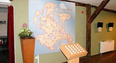 Sagenkarte im Eingangsbereich des Sagenhotels im Familienurlaub Rügen