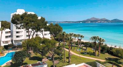 Abgestuftes Hotel direkt am türkisen Meer im Familienurlaub Mallorca