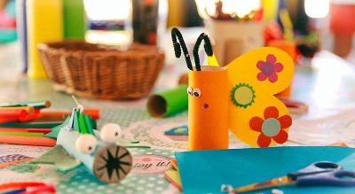 Gebastelte Kunstwerke aus der Kinderbetreuung im Familienhotel Deutschland