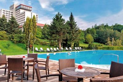 Gemütliche Terrasse am Pool im Familienurlaub Thüringen