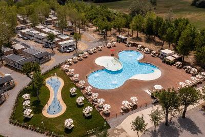 Pool und Splashpool im Familienurlaub Italien