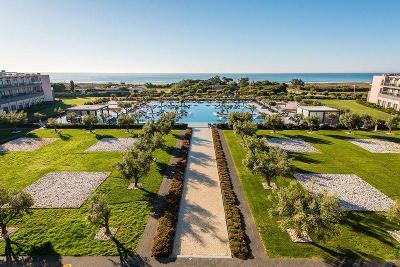 Große Gartenanlage mit Pool im Familienurlaub Portugal