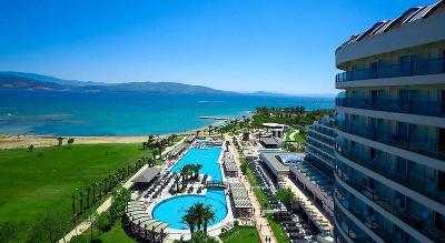 Hotelanlage direkt am Meer mit wunderschönen Aussicht auf Poollandschaft 