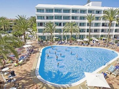 Aquagymnastik im Familienurlaub Spanien 