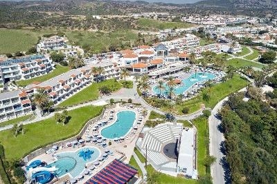 Die großen drei Pools im Außenbereich deines Familienurlaub Griechenland