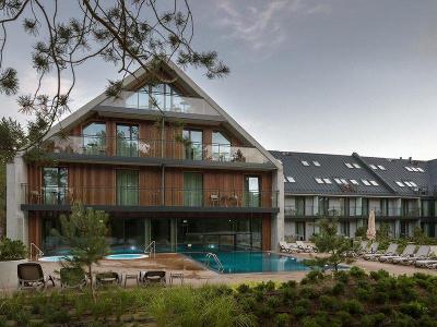 Modernes und gemütliches Hotelgebäude mit Pool im Familienurlaub Polen