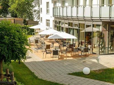 Sonnenterrasse am Hotel im Allgäu im Familienurlaub