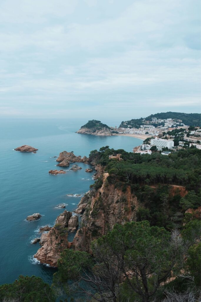 Herbstferien Urlaub mit Kindern wohin? Ausblick auf die Costa Brava